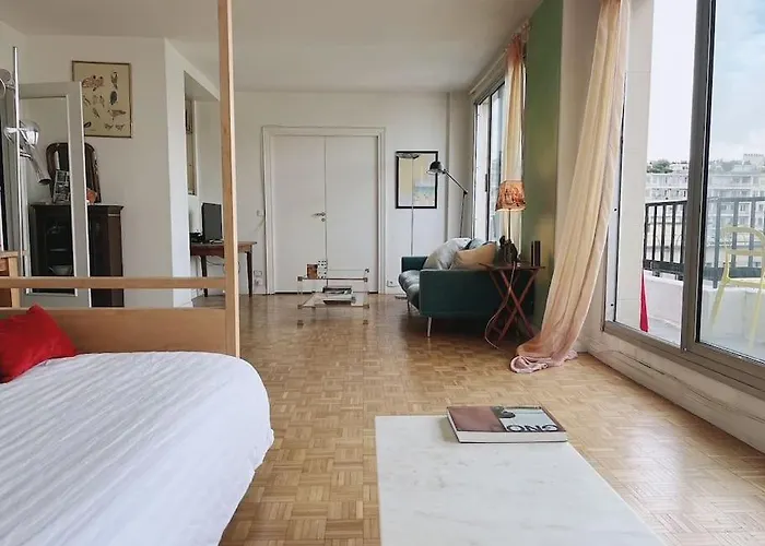 Vaste Appt Baigne De Lumiere Daire Paris